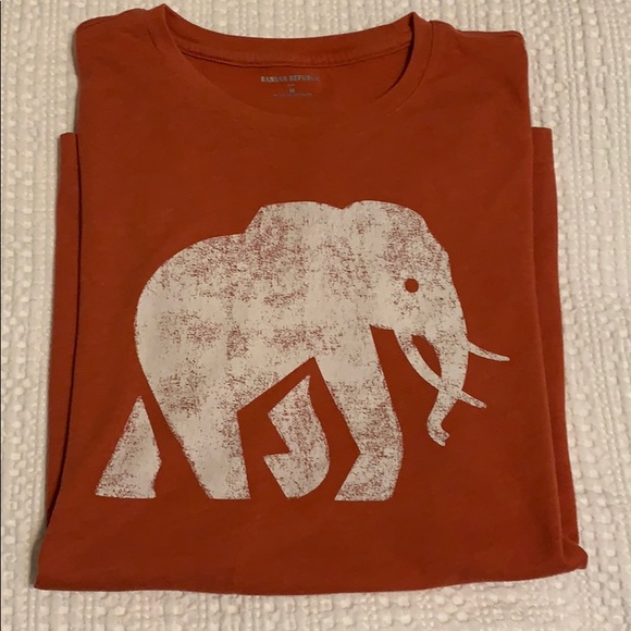 Banana Republic Other - Banana Republic T-shirt. Banana Republic Other - Banana Republic T-shirt.